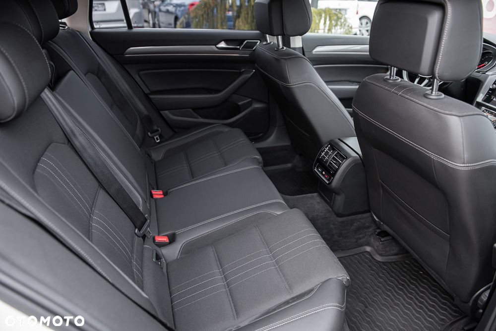 Volkswagen Passat Alltrack - 19