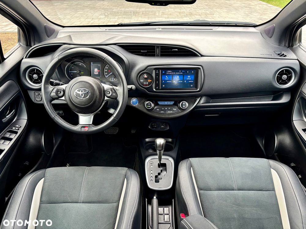 Toyota Yaris Hybrid 100 GR Sport - 22
