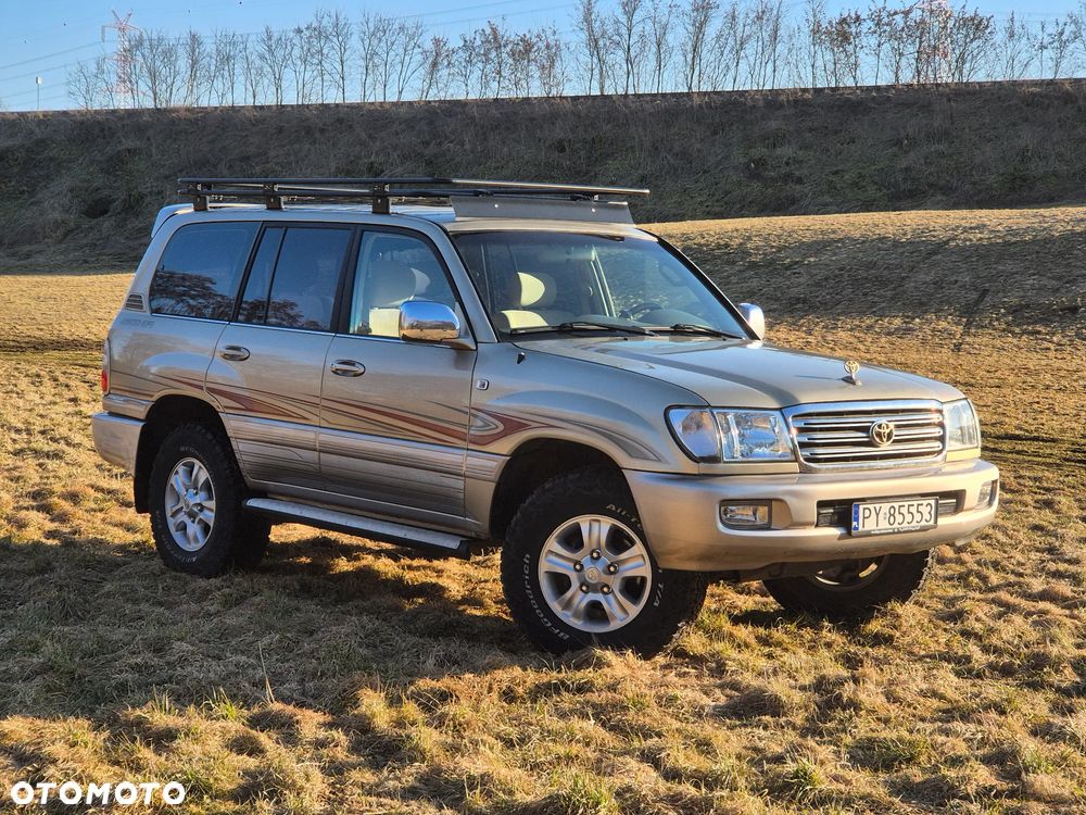 Toyota Land Cruiser - 1