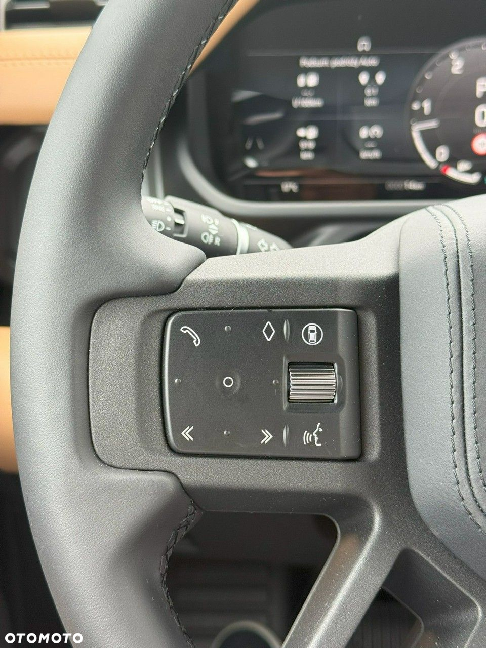 Land Rover Defender - 8