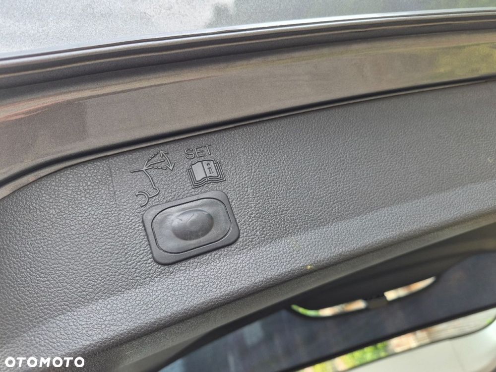 Ford Kuga - 24