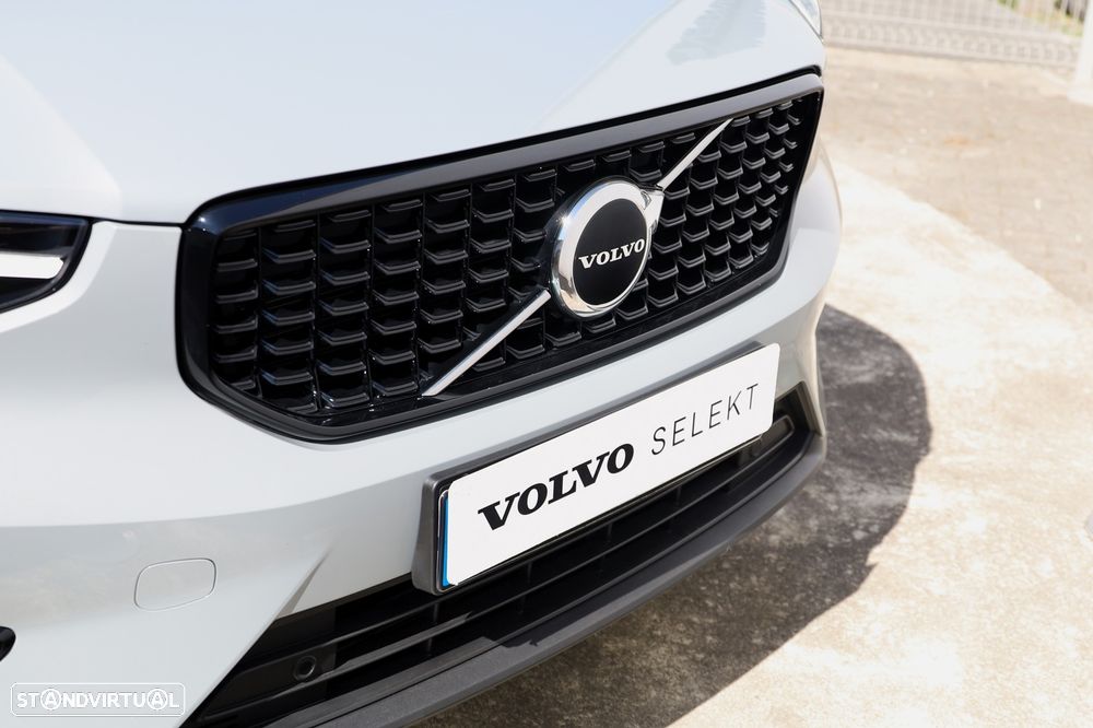 Volvo XC 40 2.0 B3 Plus Dark - 28