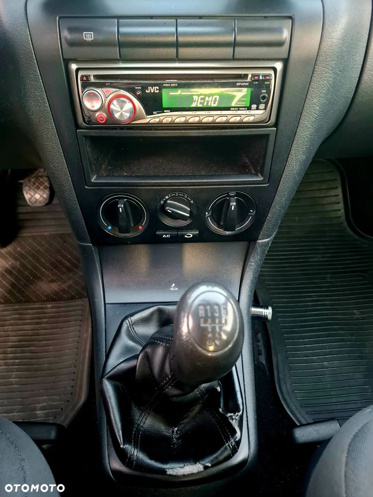 Skoda Octavia 1.6 Tour - 24