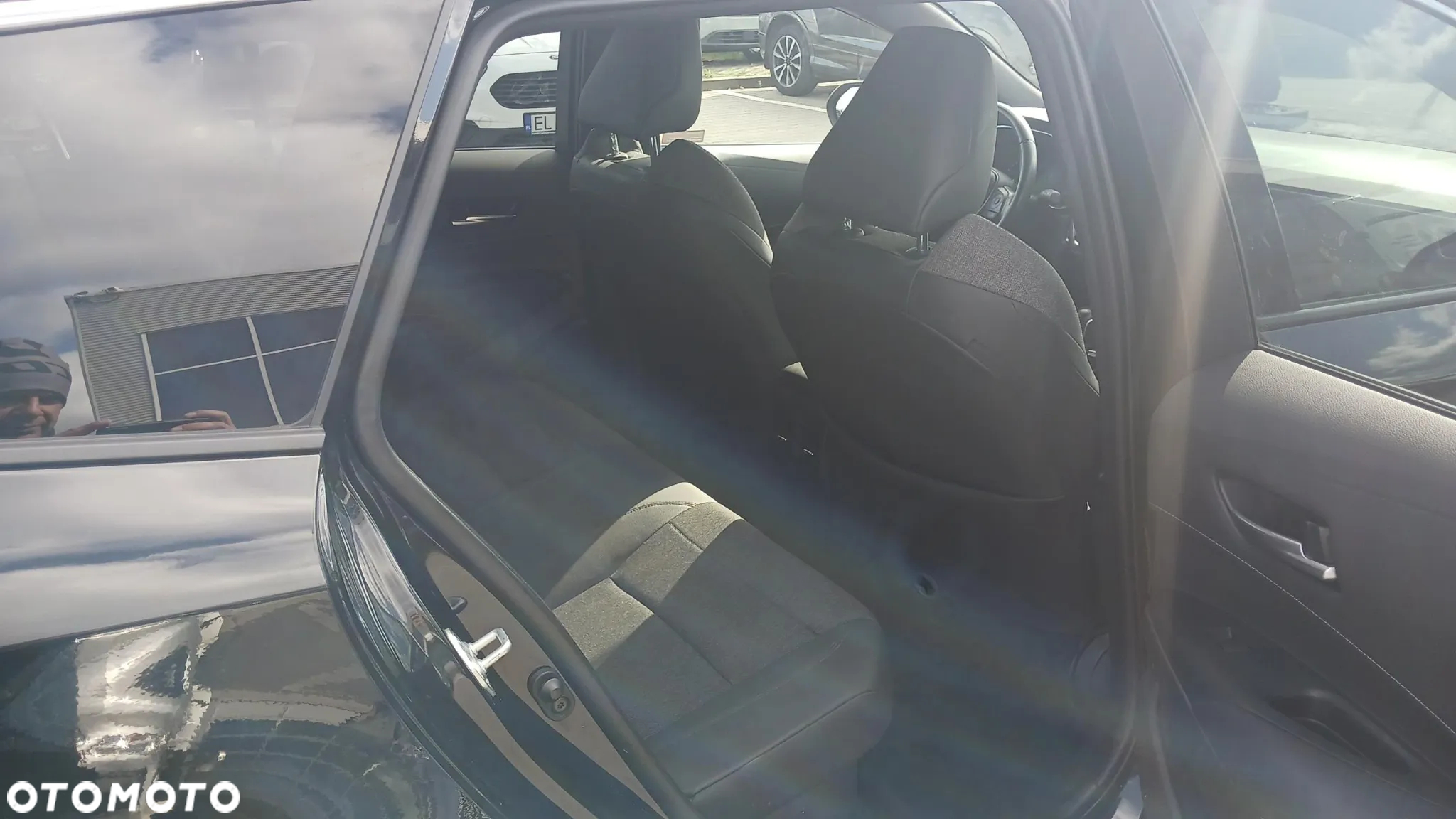 Toyota Corolla 1.8 Hybrid Comfort - 23