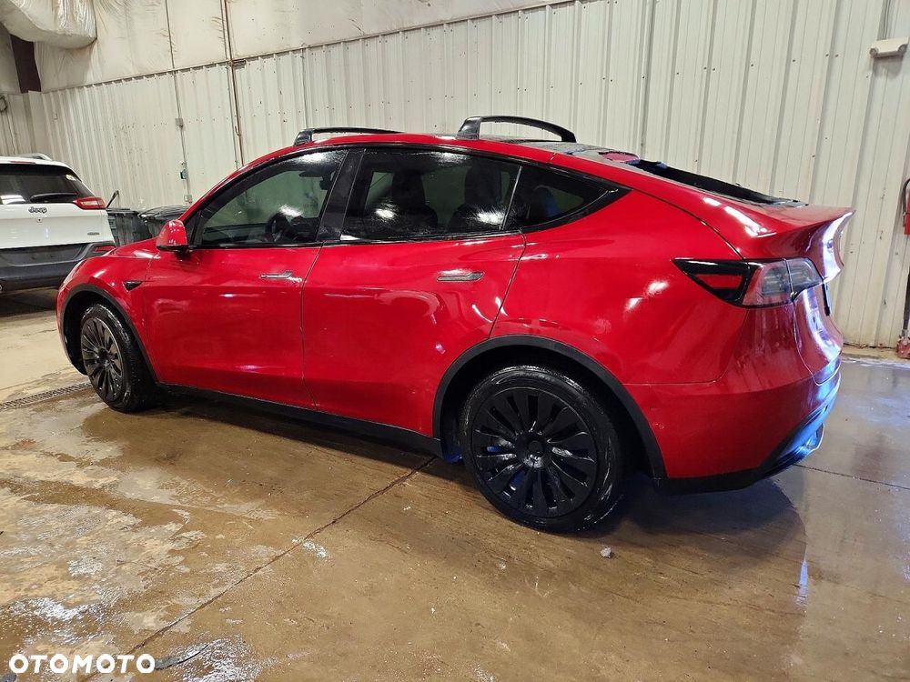 Tesla Model Y - 3