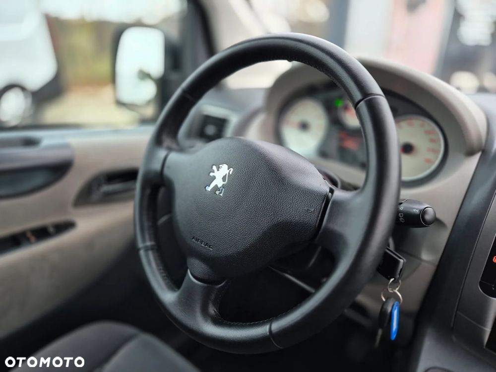Peugeot Expert (8-Sitze) - 36