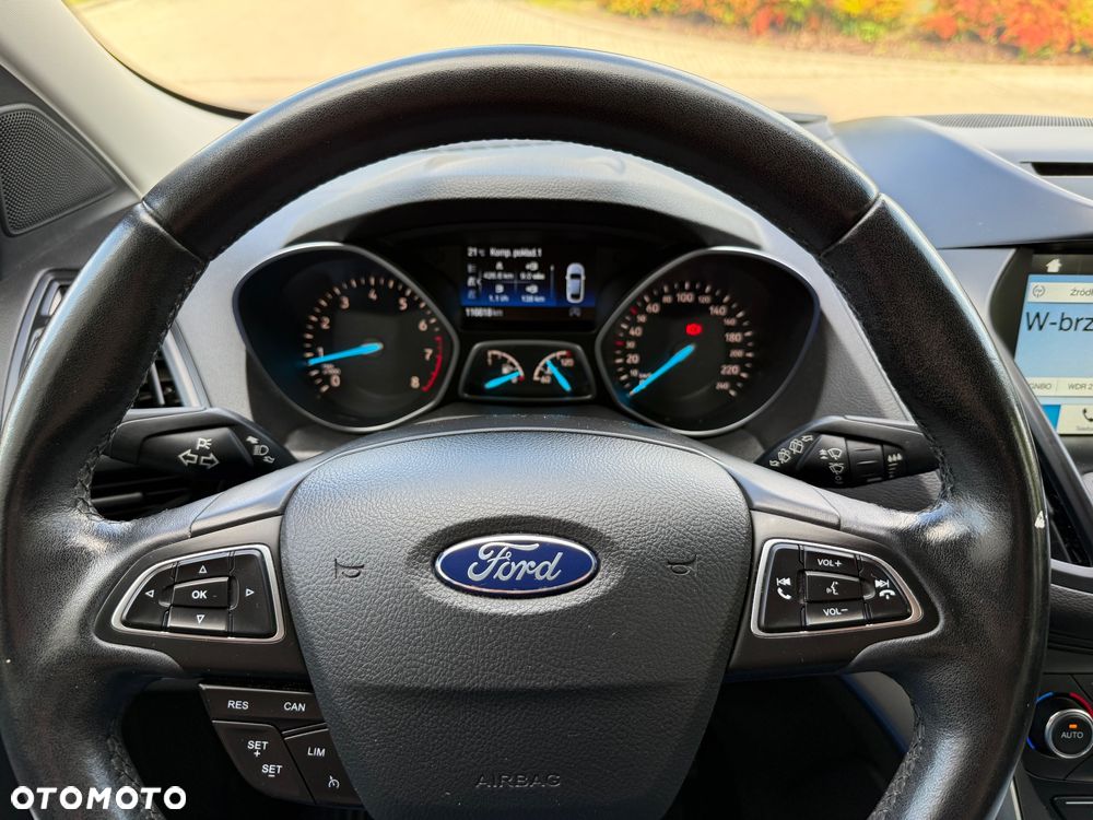 Ford Kuga 1.5 EcoBoost 2x4 Titanium - 24