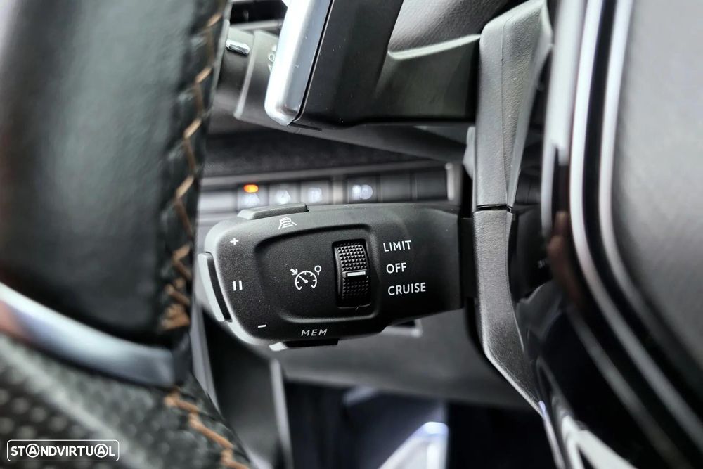 Peugeot 3008 1.6 Hybrid GT Pack e-EAT8 - 23