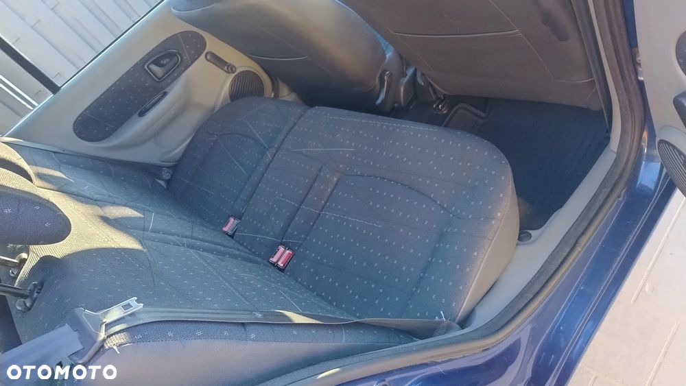 Renault Clio 1.2 16V Confort Authentique - 17