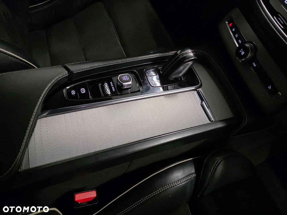 Volvo XC 90 B5 D AWD Geartronic RDesign - 21