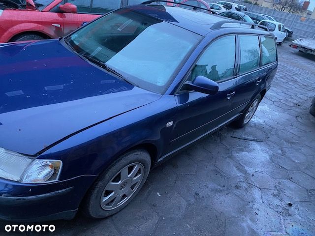 Passat B5 1.9 tdi AJM LB5N CZESCI klapa drzwi blotnik - 5