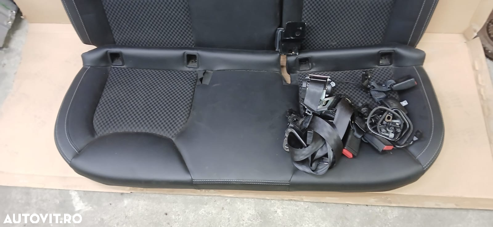 Bancheta spate cu centuri si suruburi RENAULT CLIO 4 an 2013-2019 - 3