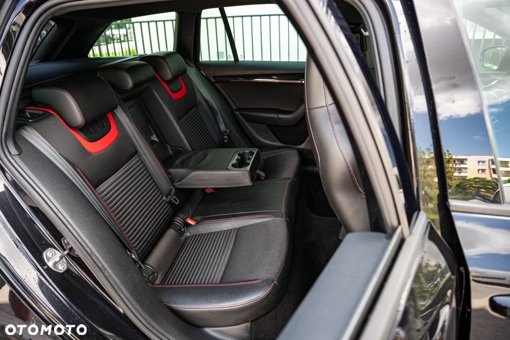Skoda Octavia 2.0 TSI DSG RS - 10