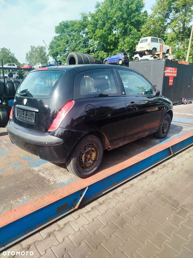 Lancia Ypsilon na części. - 8