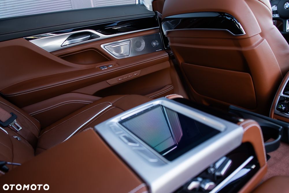 BMW Seria 7 M760Li xDrive - 28