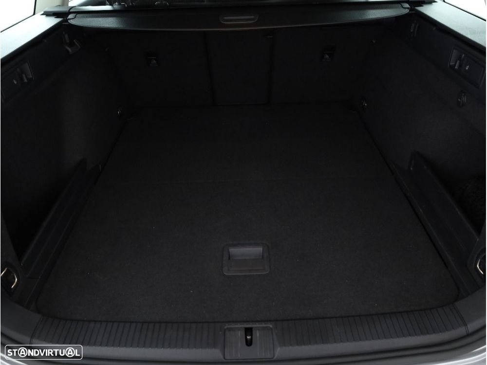 VW Passat Variant 2.0 TDI Business DSG - 29