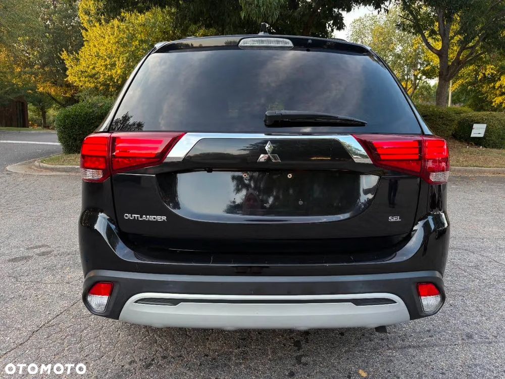 Mitsubishi Outlander 2.4 4WD CVT Intense - 6
