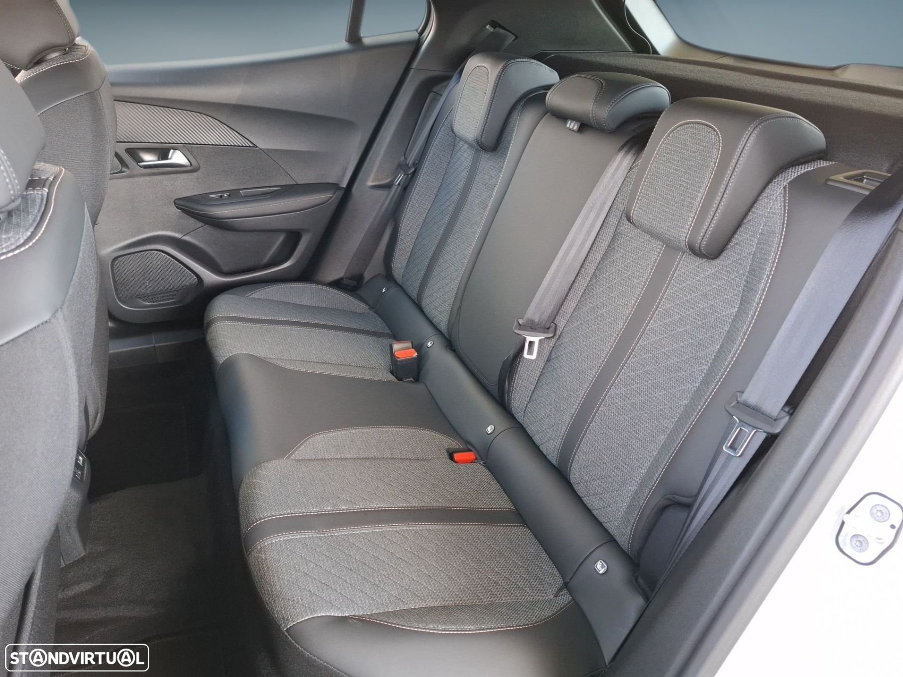 Peugeot e-2008 50 kWh Allure - 12