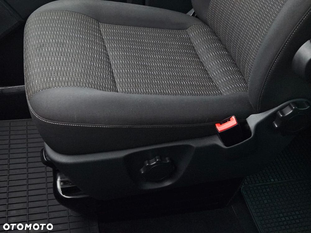 Volkswagen Caravelle 2.0 TDI L2 Comfortline DSG - 10