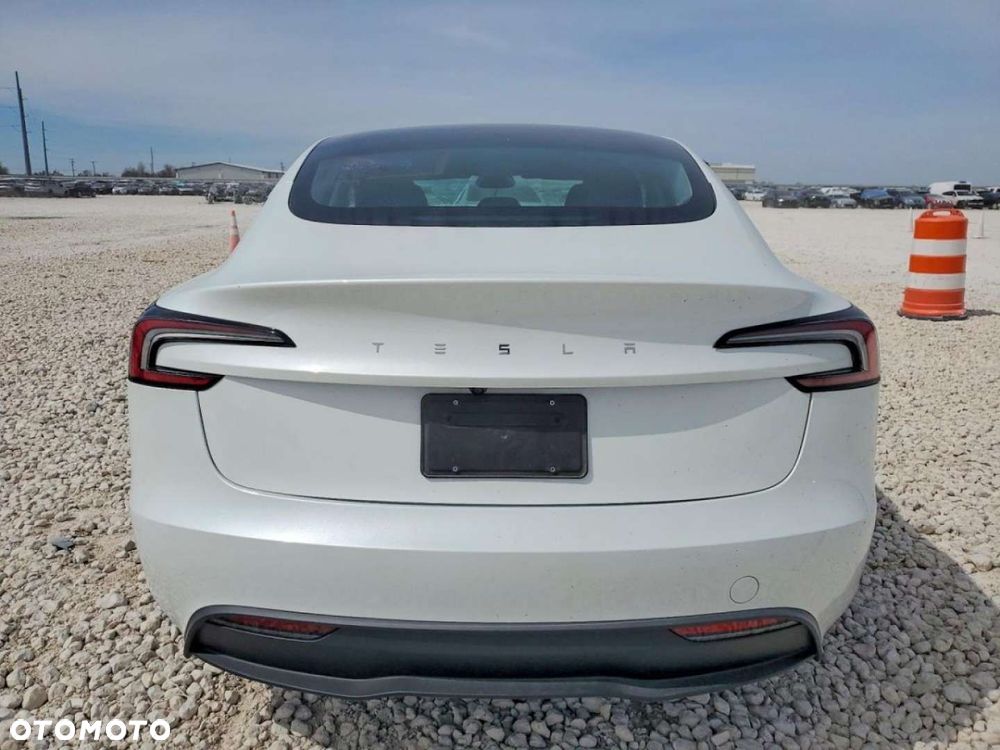 Tesla Model 3 - 7