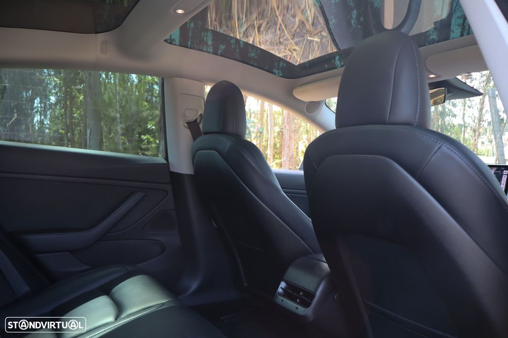 Tesla Model 3 - 10