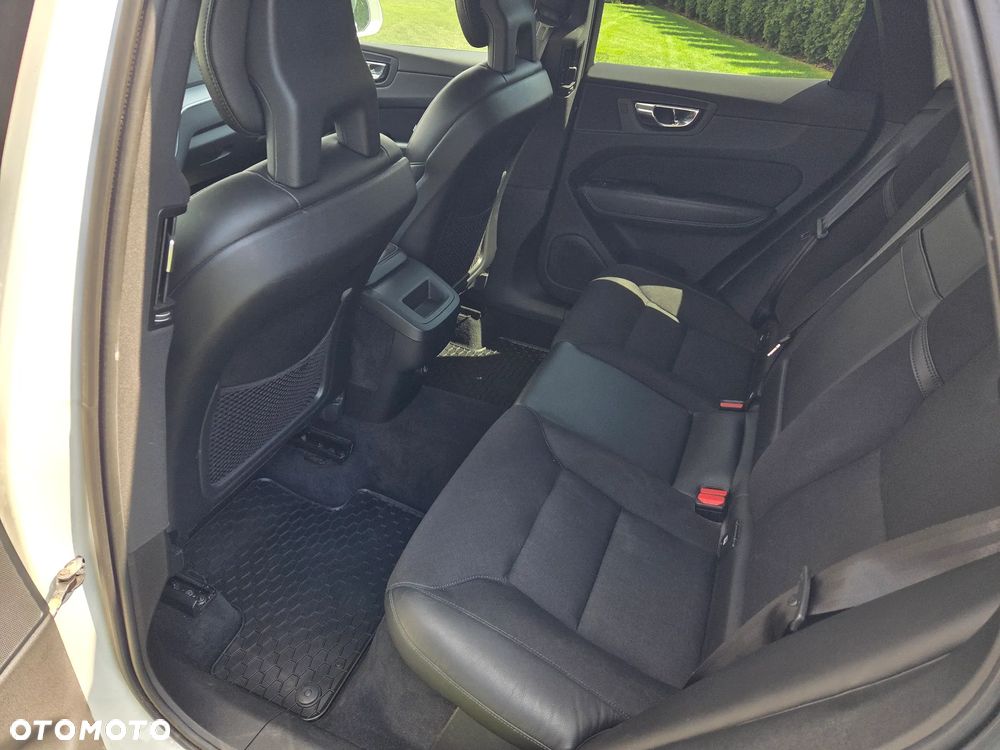 Volvo XC 60 D4 AWD Momentum - 9