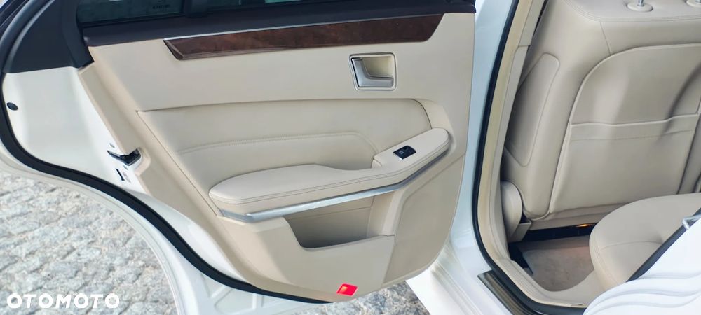 Mercedes-Benz Klasa E 350 4Matic BlueEFFICIENCY 7G-TRONIC Avantgarde - 36