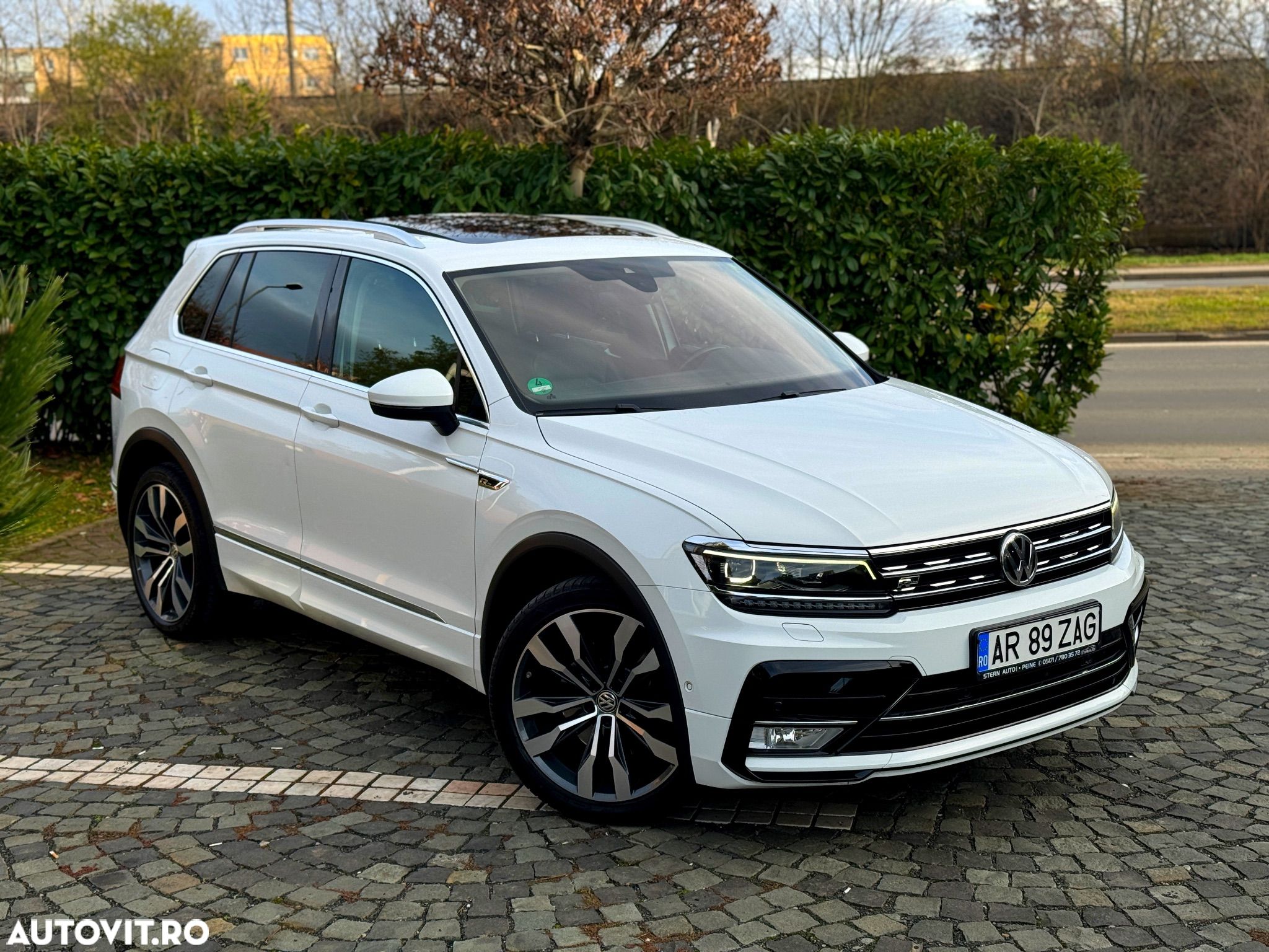Volkswagen Tiguan - 1