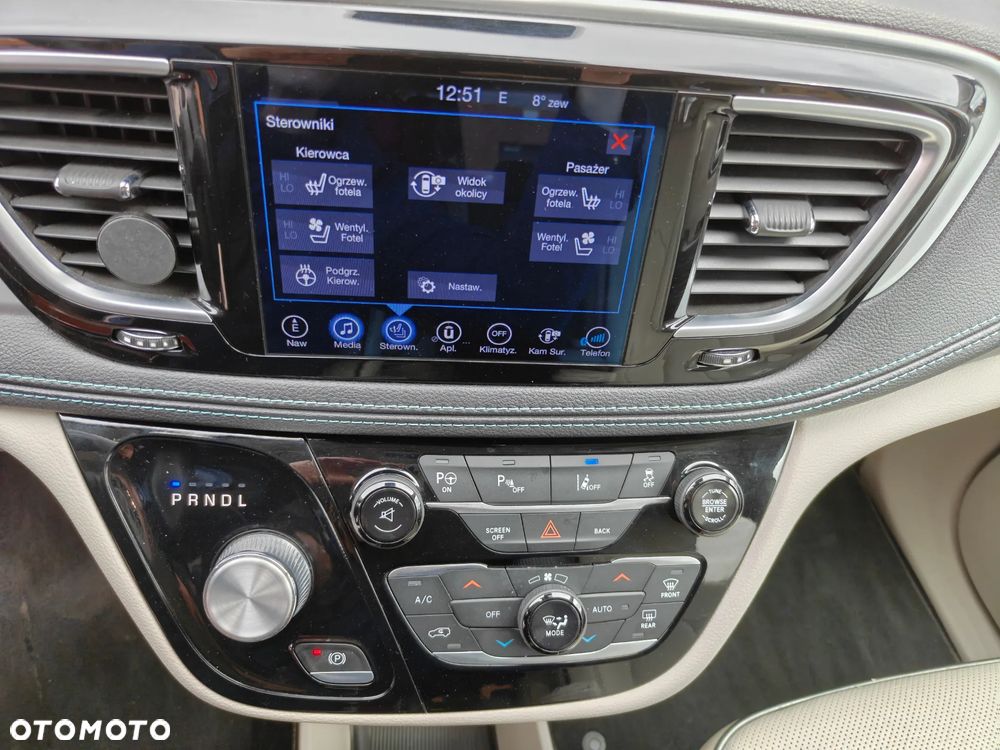 Chrysler Pacifica - 26