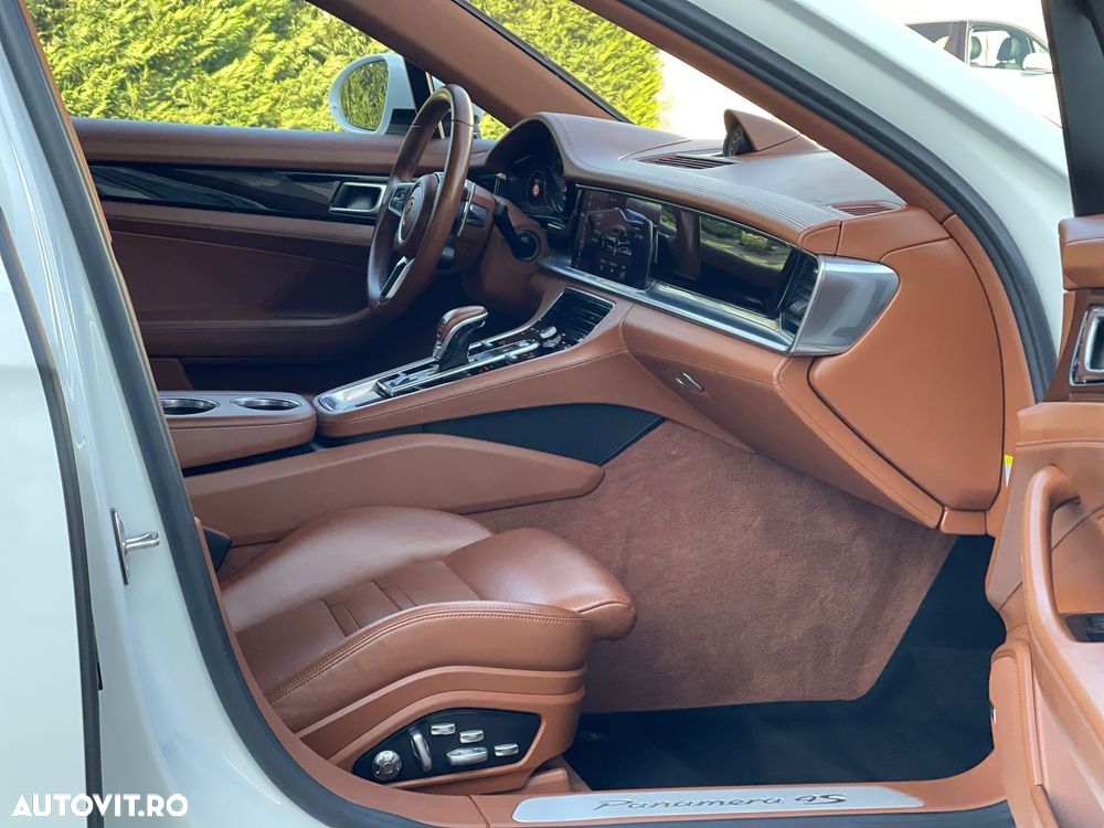 Porsche Panamera 4S Executive - 17