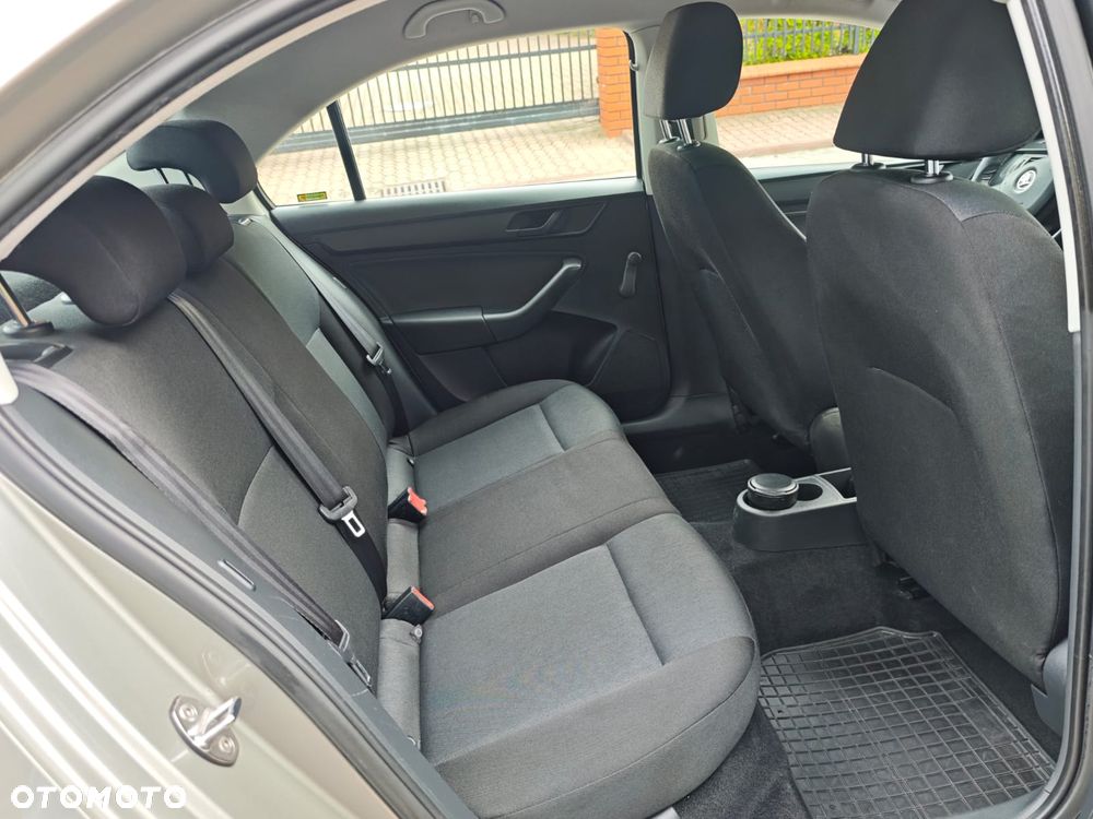 Skoda RAPID 1.2 Active - 8