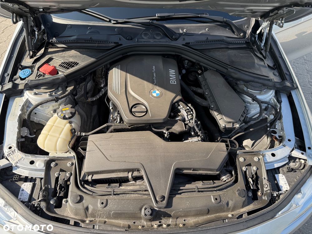 BMW Seria 3 318d Sport Line - 6