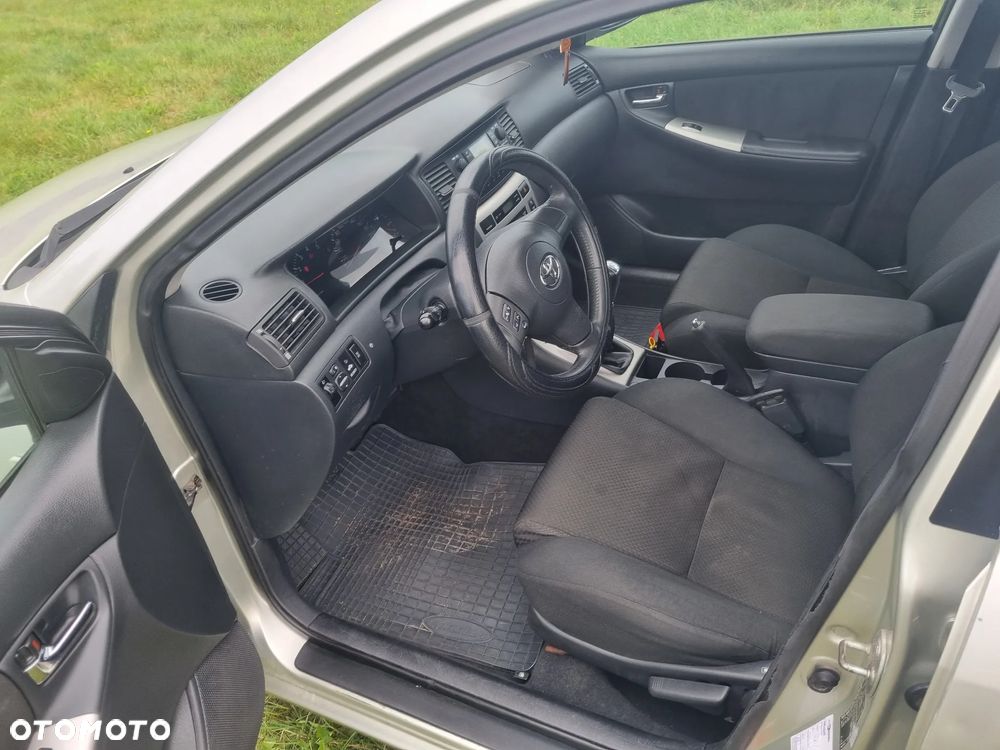 Toyota Corolla 2.0 D-4D Base - 8