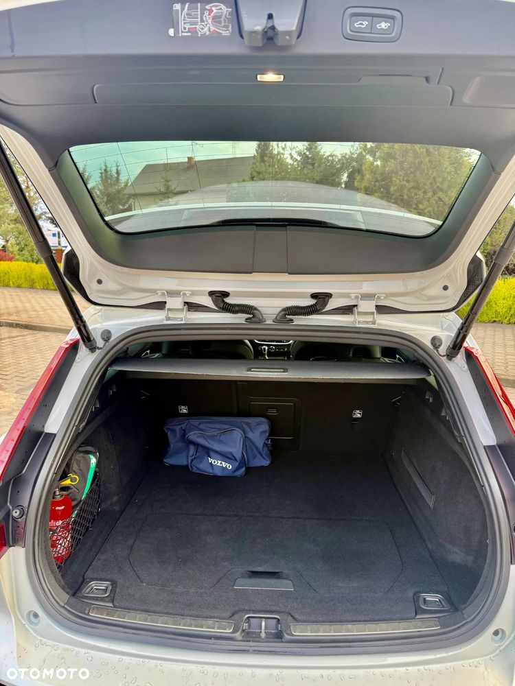 Volvo V60 D4 R-Design - 13