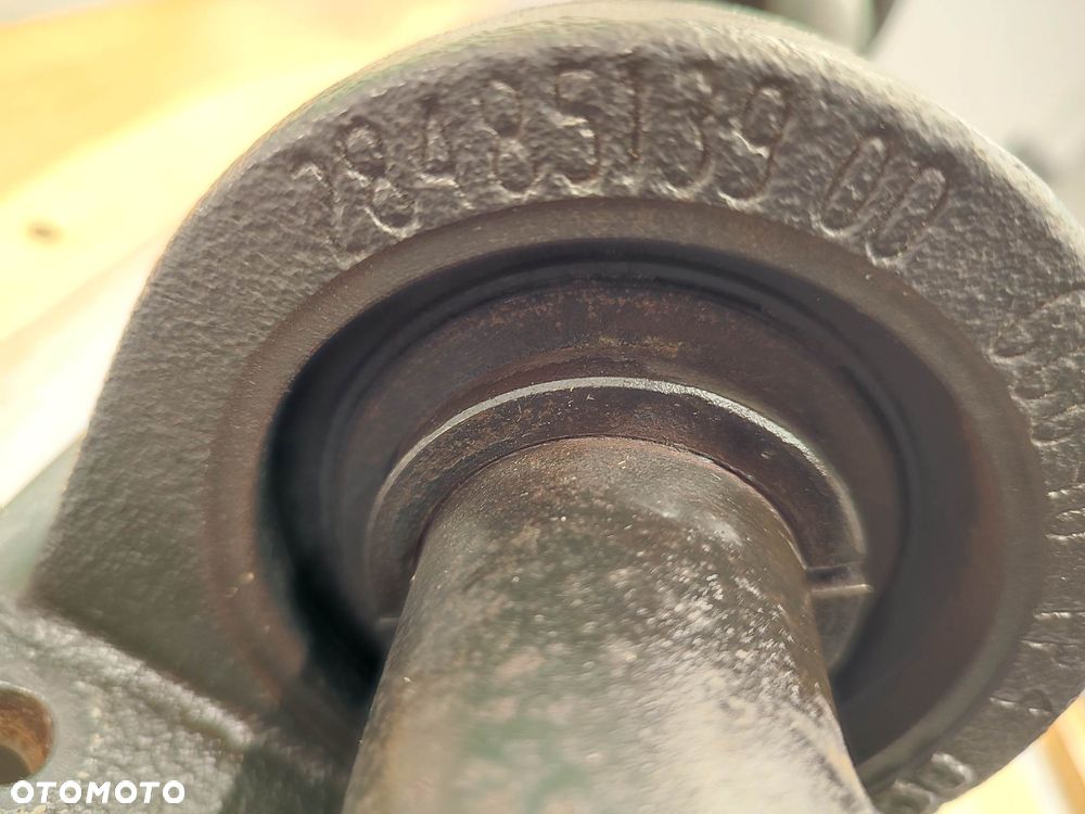 Wał wytrząsacza kombajn Fendt 8350 - 5