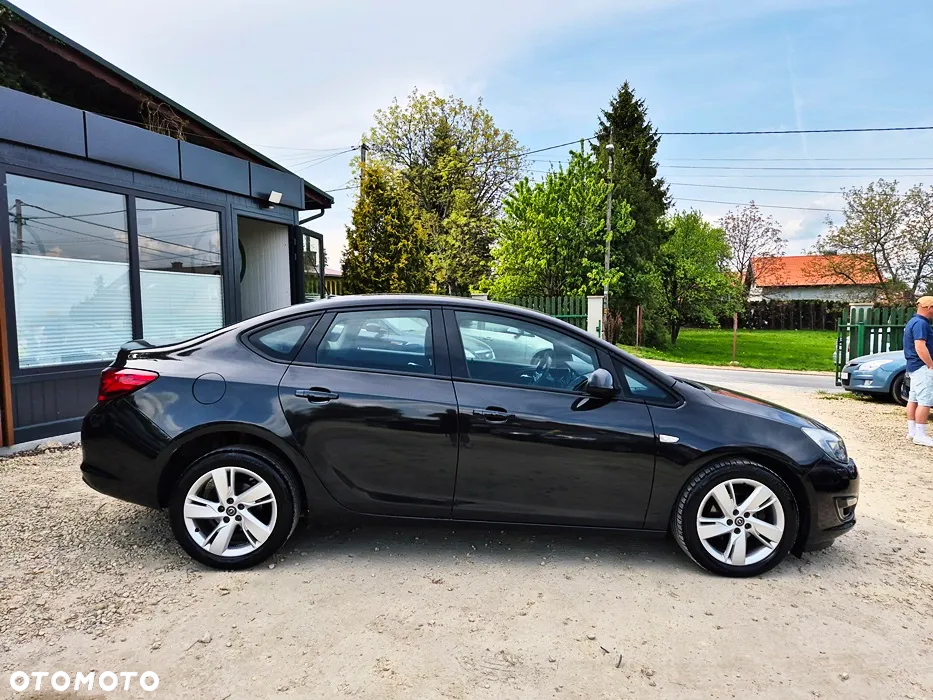 Opel Astra IV 1.4 T Business EU6 - 12