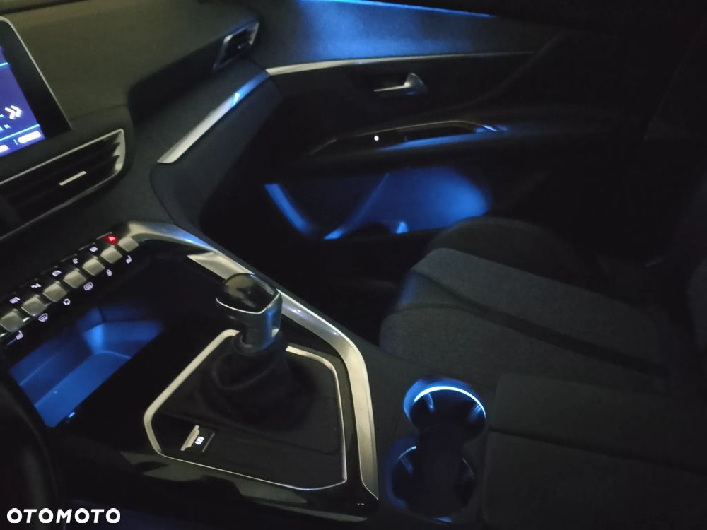Peugeot 3008 1.6 BlueHDi Style S&S - 27