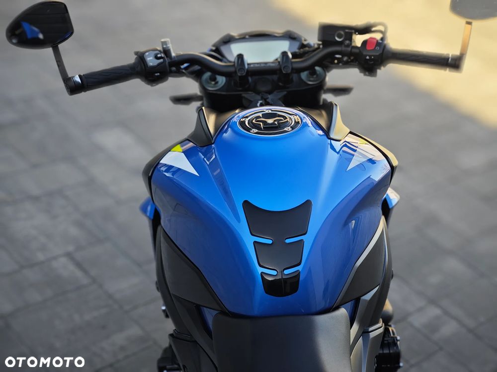 Suzuki GSX - 19