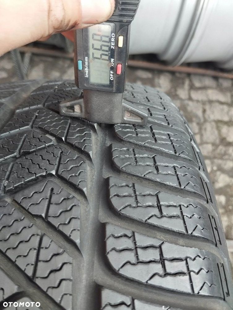Pirelli Winter SottoZero 3 215 50 17 95 V XL 1szt - 2