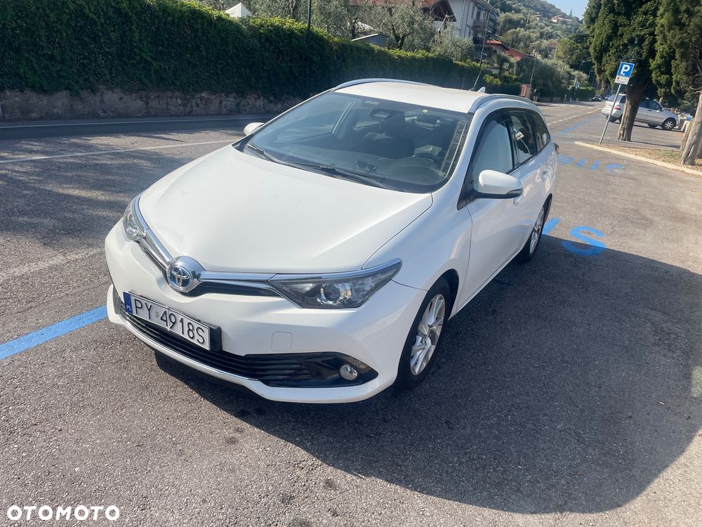 Toyota Auris Hybrid 135 Premium - 4