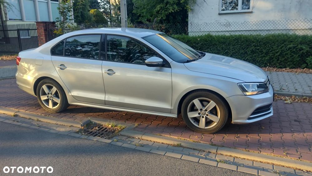 Volkswagen Jetta - 1