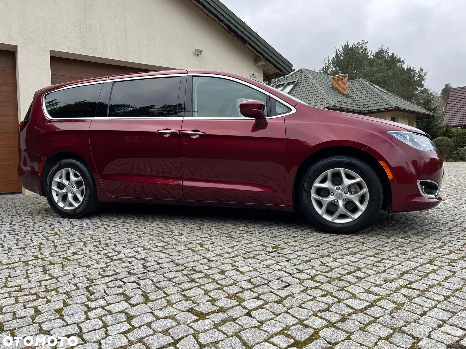 Chrysler Pacifica - 6