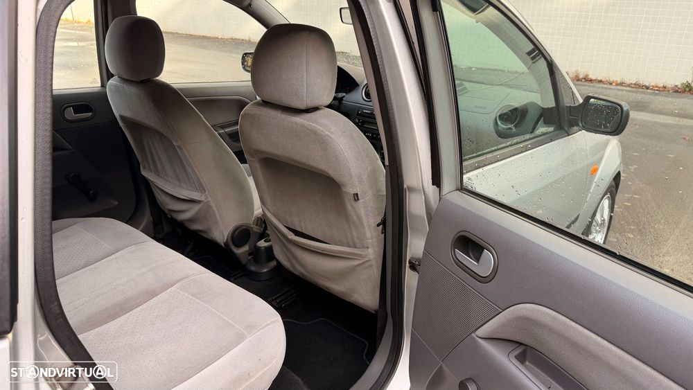 Ford Fiesta 1.25 Ambiente - 24