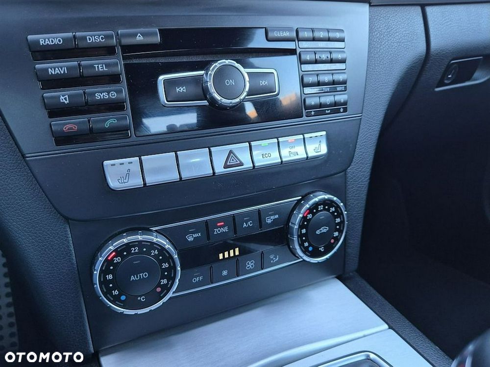 Mercedes-Benz Klasa C 180 CGI BlueEff - 23