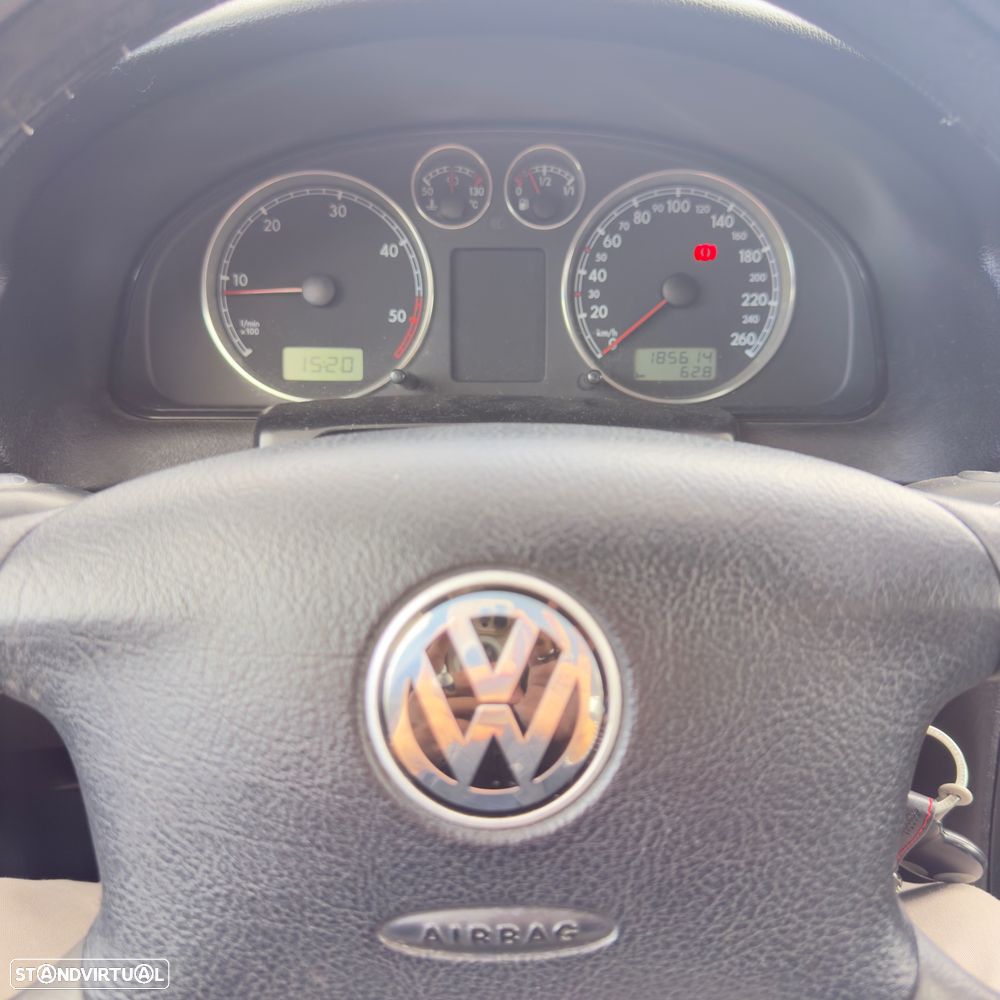 VW Passat 1.9 TDi Highline - 7