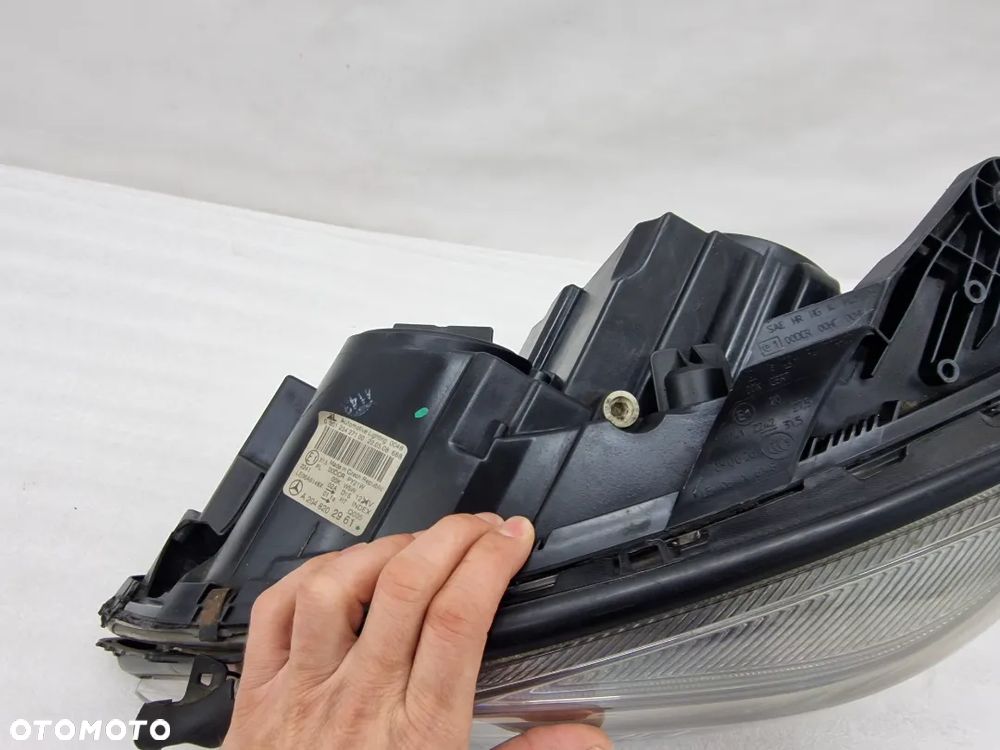MERCEDES W204 06- XENON LEWY NIE SKRĘTNY LEWA LAMPA PRZEDNIA PRZÓD , NR A2048202961 , NR AUKCJI LL141 - 9