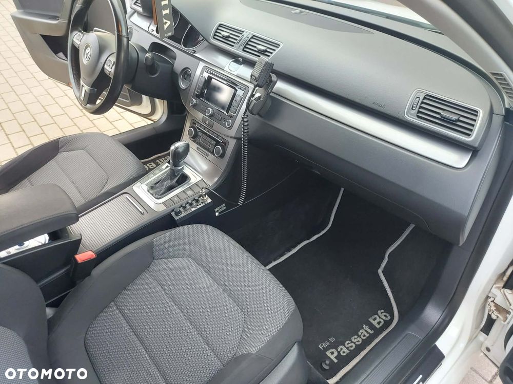 Volkswagen Passat 2.0 TDI DSG Comfortline - 8