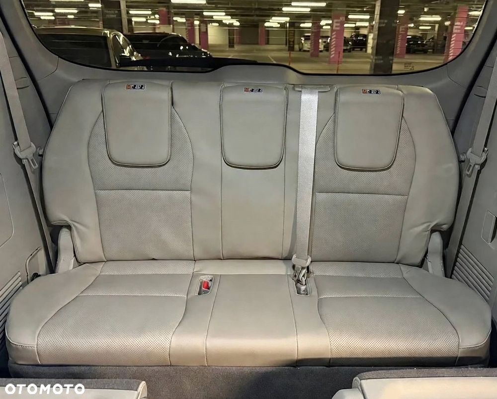 Kia Carnival - 10
