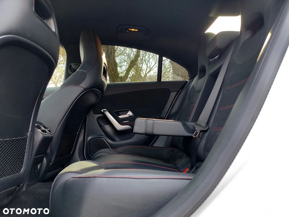 Mercedes-Benz CLA 250 E AMG Line 8G-DCT - 33