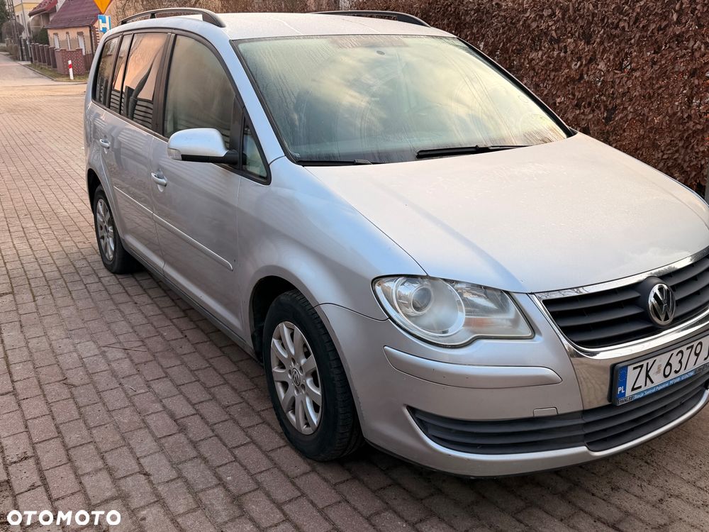 Volkswagen Touran - 4